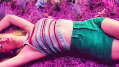 Sexy laying down!! 🛐