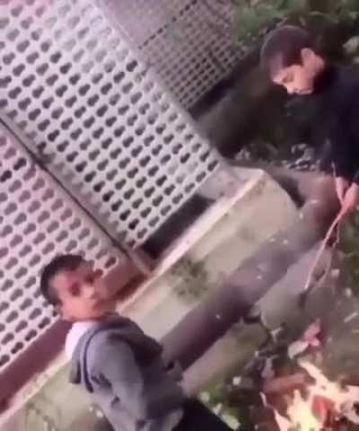 Stai sa ne pisam