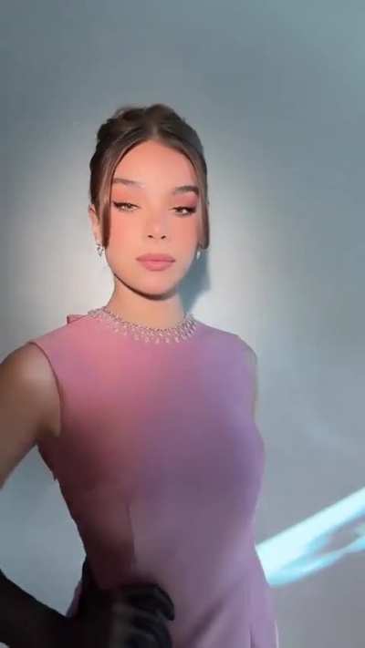 Hailee Steinfeld 