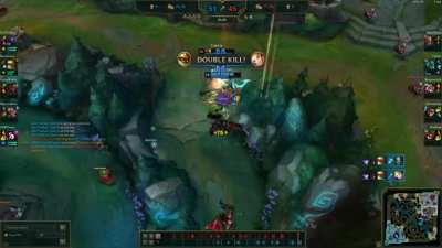 Vayne: "Rammus let me get that 1v1" | Rammus in 450 armor: "Okay"