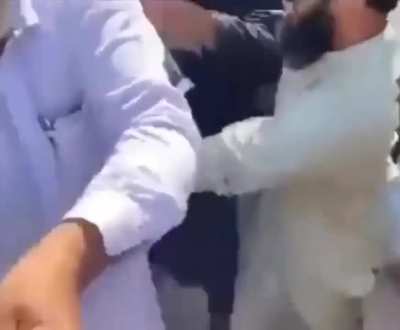 Karnı acıktığı i&ccedil;in israil bayrağı yiyen m&uuml;minler. Dualarımız sizinle. 