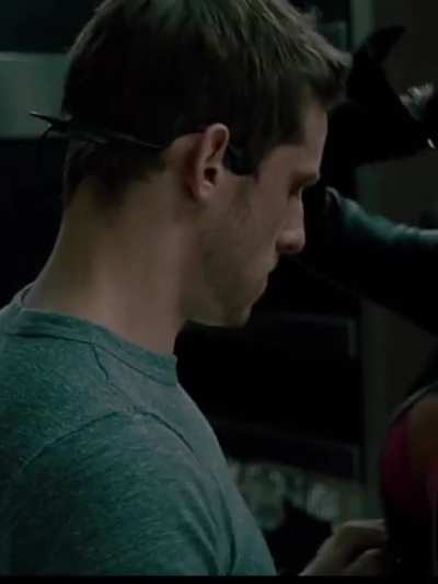 genesis Rodriguez hot in man on a ledge