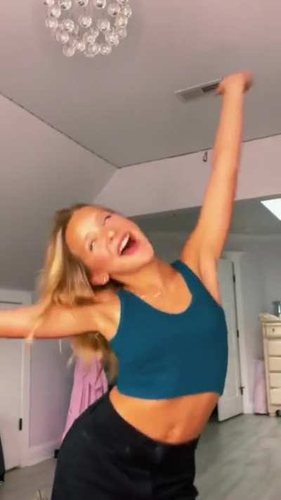 Caption this in the comments! @lillybketchman @lillyandstaceyk