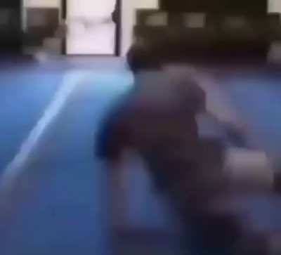 D&uuml;şeni Sikiyolarmış D&uuml;şmeyelim Arkdaşlra
