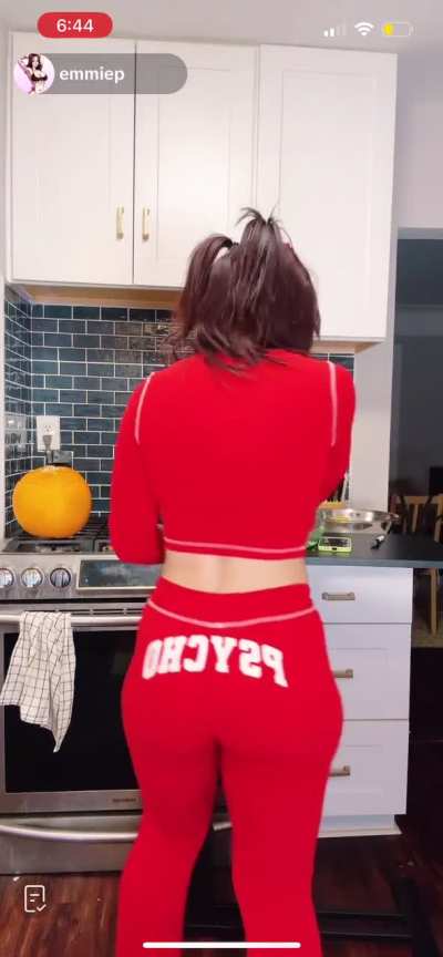 Emmiep twerking