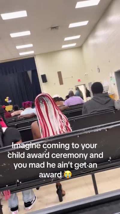 Parent throws a temper tantrum in the middle of an award ceremony because her kid didn&rsquo;t get an award