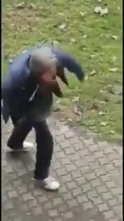 Idiot fights air