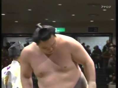 Hakuho and Kakuryu putting on a display on Day 1 of what would be Asashoryu's last ever basho