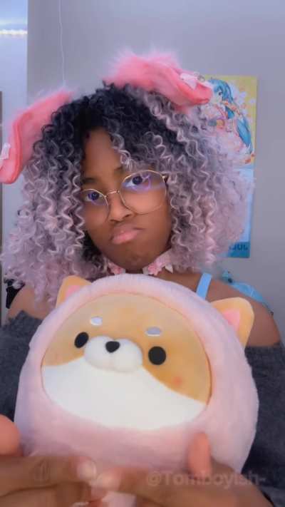 Hey master? ..I may or may not have gambled all of our money away on cute plushies &oacute;w&ograve;
