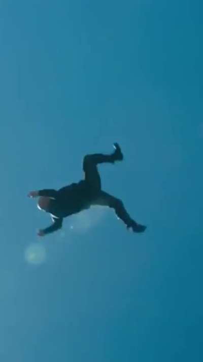 I made a Kingdom Hearts-inspired loop of Vin Diesel falling
