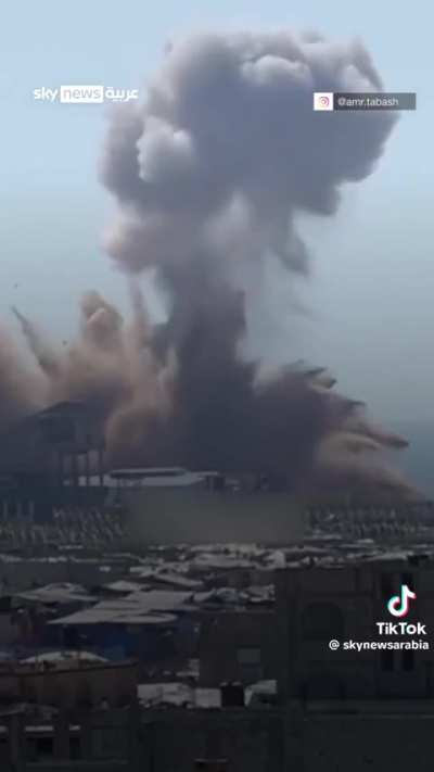 The moment an Israeli missile struck the displaced people&rsquo;s tents today.