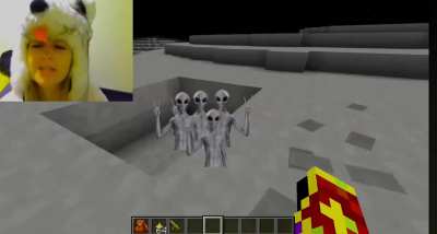 human attempts to force alien(s) to stare at the sun in minecraft (it doesn't work + rage at end)