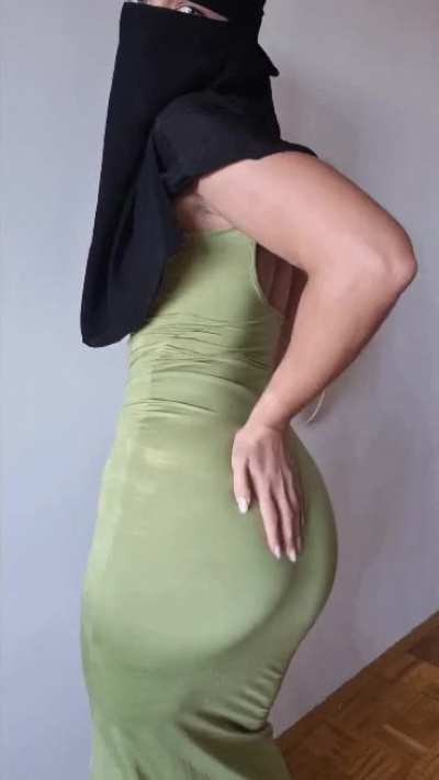 Tease video posted on my sites! Everyones favorite green dress 💚