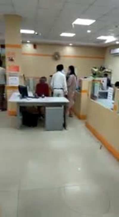 Guard shot in his leg for not wearing the mask properly