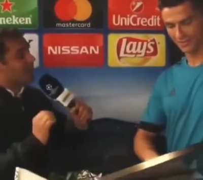 Eu sou meio imbecil e esque&ccedil;o q ele fala portugu&ecirc;s 