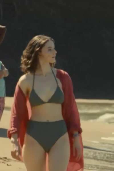 Thomasin McKenzie - Old