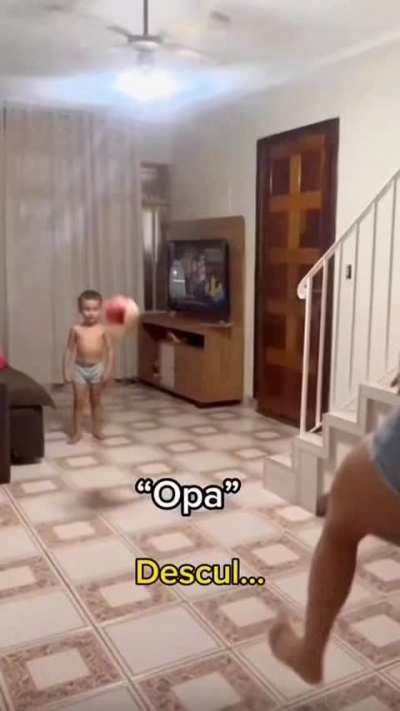 A crian&ccedil;a sofreu pelo nosso entreterimento 