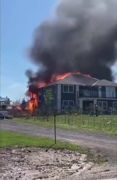House fire reaches 400 pound propane tank
