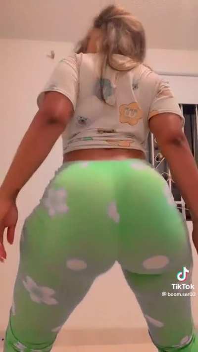That's Alot of ass 👀
