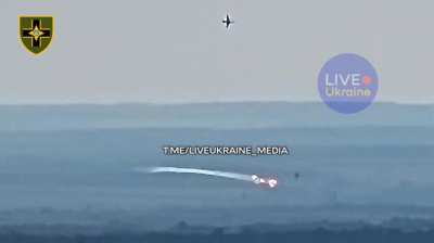 The soldiers of the Ukrainian 28th Separate Mechanized Brigade hit a Russian Su-25 attack aircraft. The aircraft was shot down in the Kramatorsk area of Donetsk Oblast.
