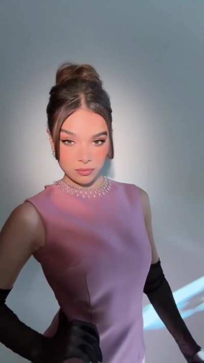 Hailee Steinfeld 