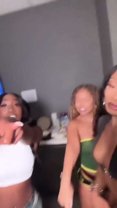 Megan Thee Stallion &amp;amp; Latto shaking ass 🍑