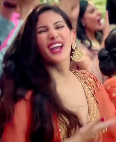 Amyra Dastur smokin' hot!
