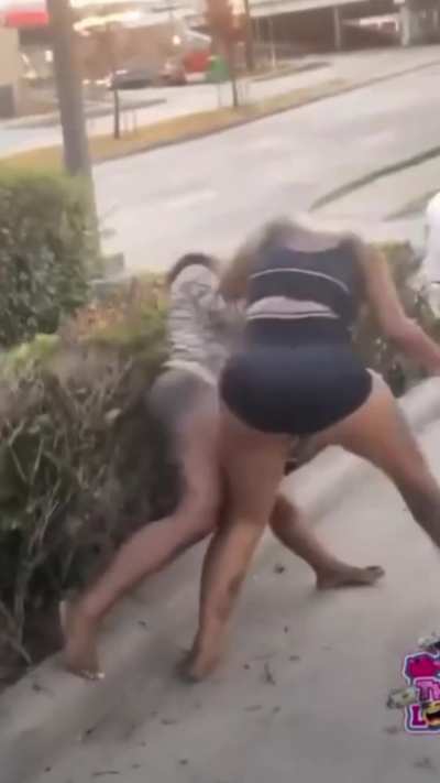 BIG BOOTY 304&rsquo;S RUN FADE IN T-MOBILE PARKING LOT📲