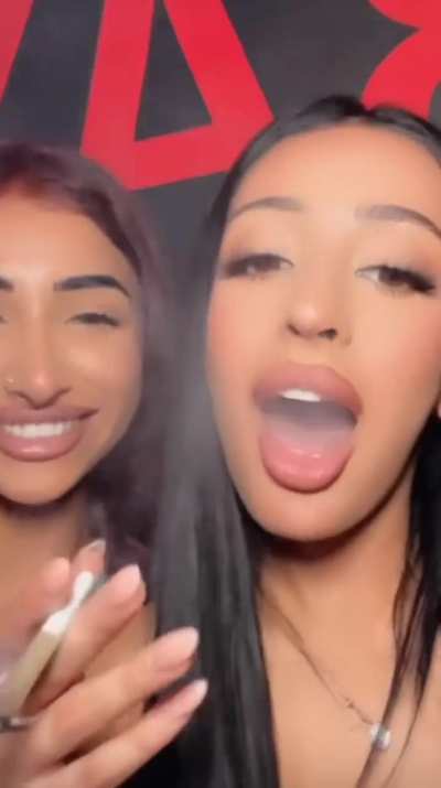 Kissing Thots