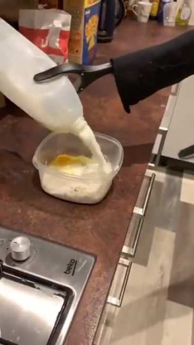 That's some impressive dexterity not gonna lie