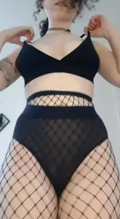 Titty reveal and a little extra 😘
