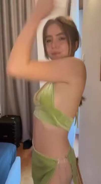 Handle a horny 19 year old [gif]