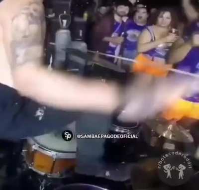 A maior m&uacute;sica j&aacute; composta em portugu&ecirc;s de todos os tempos 
