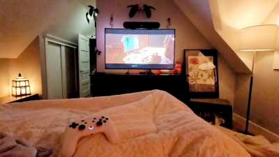 Hubby's away so i will play... VIDEO games! 🚥⚡🎮⚡🚥 ..🤖🌃🧎🔫🚗🚓..🥳💥🚂