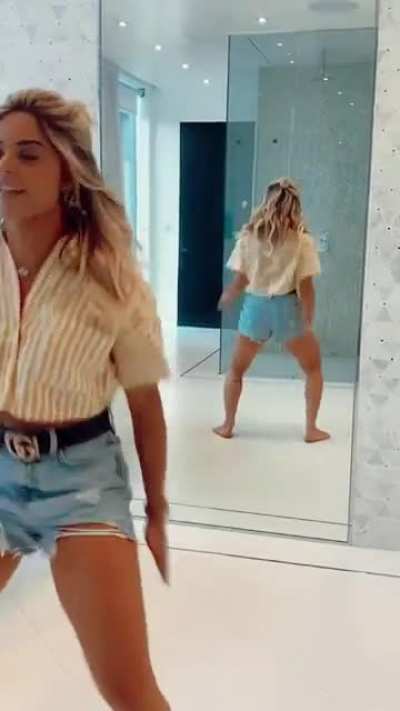 Taynara Conti