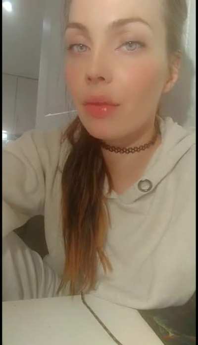 I get a lot of compliments on my lips so I made this gif 😋[F30]