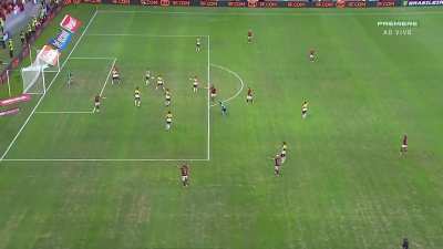 An&aacute;lise de Paulo Cesar de Oliveira sobre o p&ecirc;nalti e imagens do torcedor com a bola na torcida