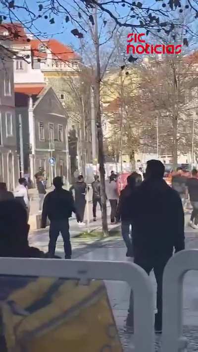 V&iacute;deo amador mostra o in&iacute;cio dos desacatos na Rua do Benformoso