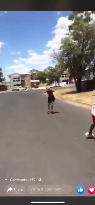 Two methheads ganging up on a dude in Moree, NSW, Australia. Lord knows what they&rsquo;re fighting over😂