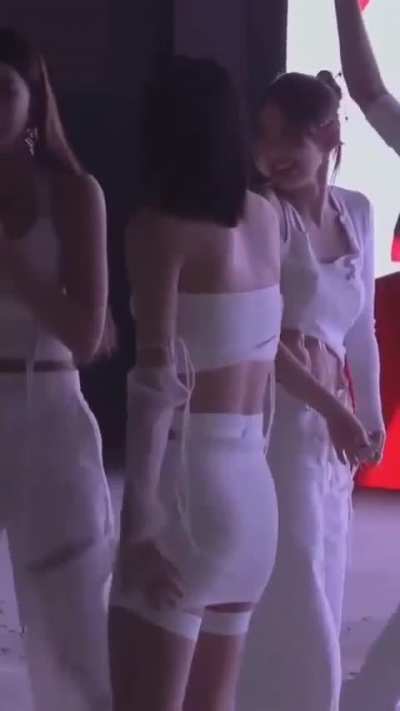 Chaewon 🥵