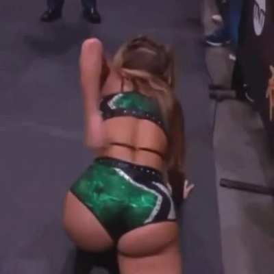 More of the bunny beating Anna Jay's ass outside the ring. 😍🤩🤯