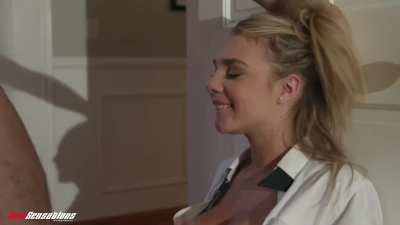 Fucking her face