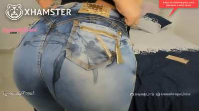 Que tal tocar uma punheta bem gostosa e gozar por cima da cal&ccedil;a da nossa princesa Emanuelly Raquel? ❤️ que del&iacute;cia n&eacute;? Venha se acabar por ela no v&iacute;deo de estreia no novo canal no Xhamster e o link est&aacute; na descri&ccedil;&atilde;o da comunidade 💦💦💦🍑
