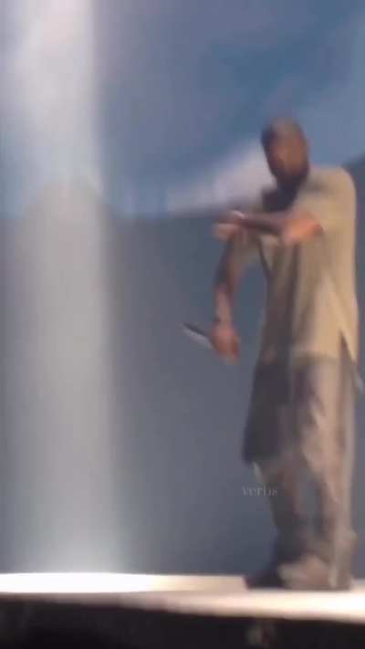 Kanye is the coolest person alivee