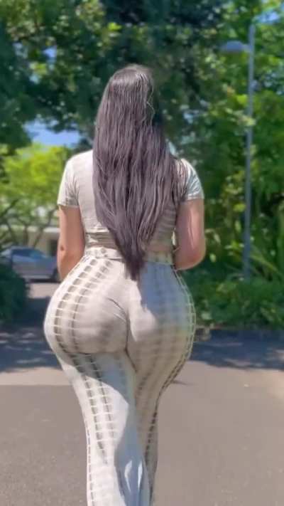 🚶🏻&zwj;♀️&zwj;➡️