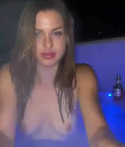 babe enjoyin life