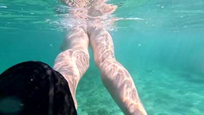 Showing my naked ass off to strangers at the beach