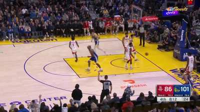 [Highlight] Klay Thompson Makes His 11th 3 of the Night on 11/15 Shooting
