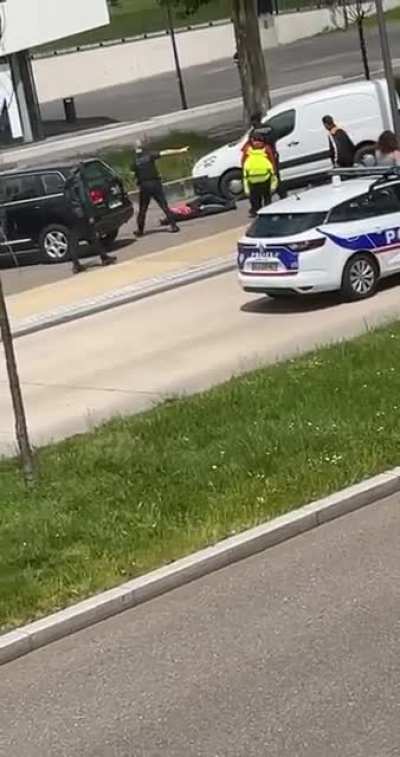 Man shot his wife in Madrid and then shoots himself as police arrive