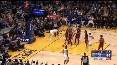 [Highlight] Klay Thompson crosses Allen and throws down the poster